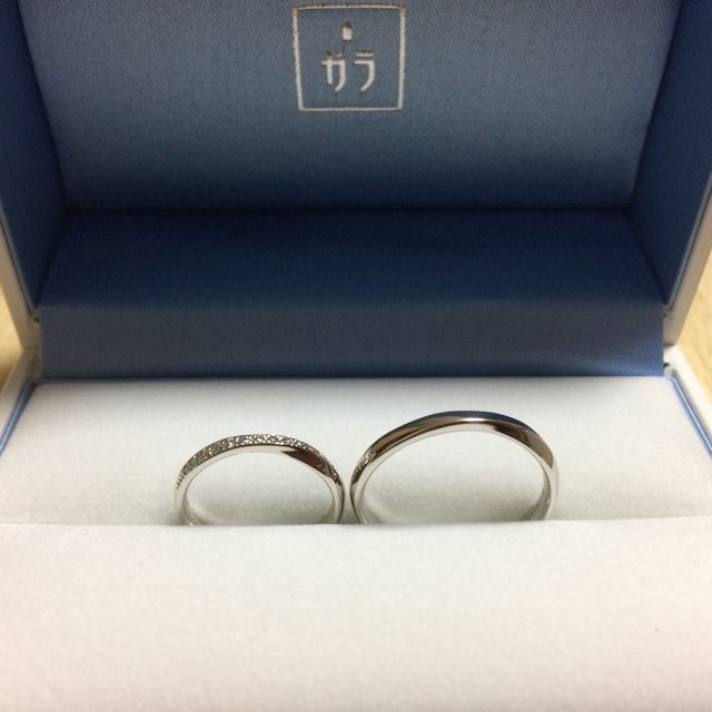 【GALA JEWELRY(ガラジュエリー)の口コミ】 婚約指輪と一緒にはめてすごくあったので、このデザインにしました。
リン…