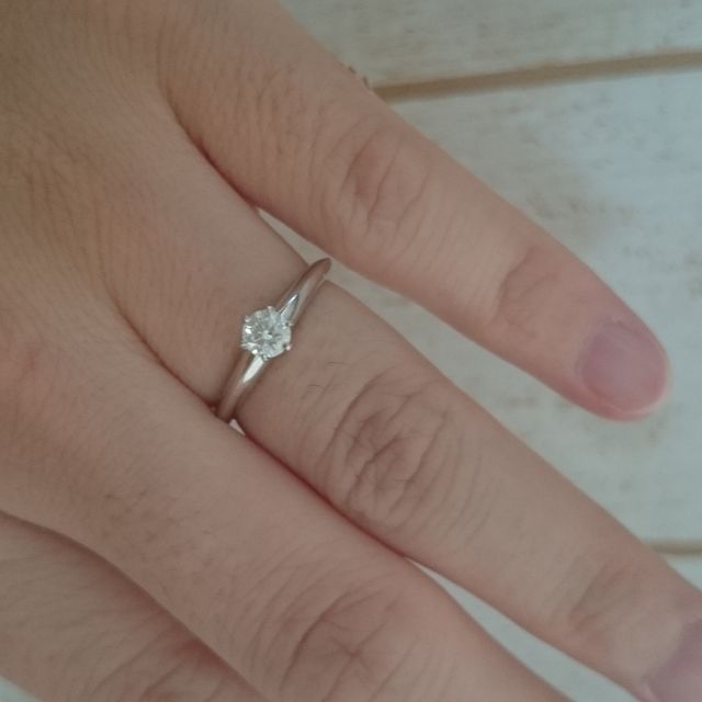 【ティファニー(Tiffany & Co.)の口コミ】 結婚する時は真ん中にダイヤのついた指輪がほしいと子供の頃から思ってい…