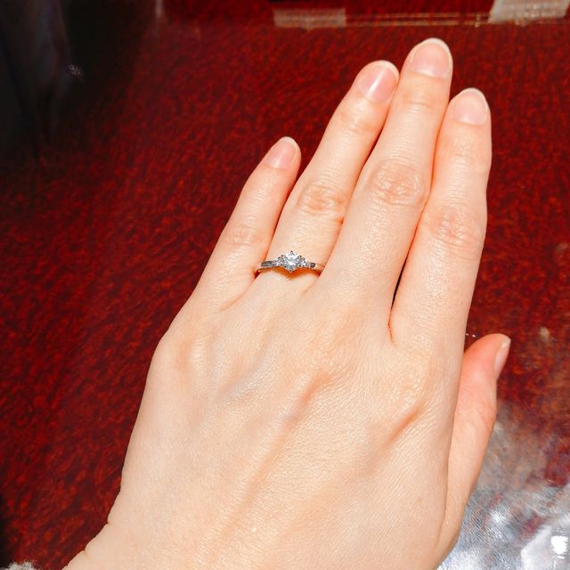 【JEWELRY  KAMATA(ジュエリーかまた)の口コミ】 デザインがシンプルでかつ，婚約指輪らしい指輪もいいかなと探していまし…