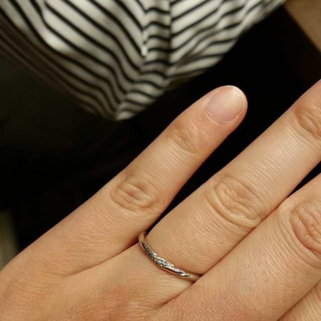 【BRIDGE(ブリッジ)の口コミ】 ゆきどけという名前の通りプラチナにブルーのダイヤがグラデーションで並…