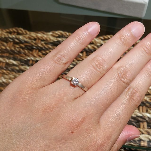 【杢目金屋(もくめがねや)の口コミ】 スコープでみると桜の形にカットされている特殊なダイヤを使った指輪でし…