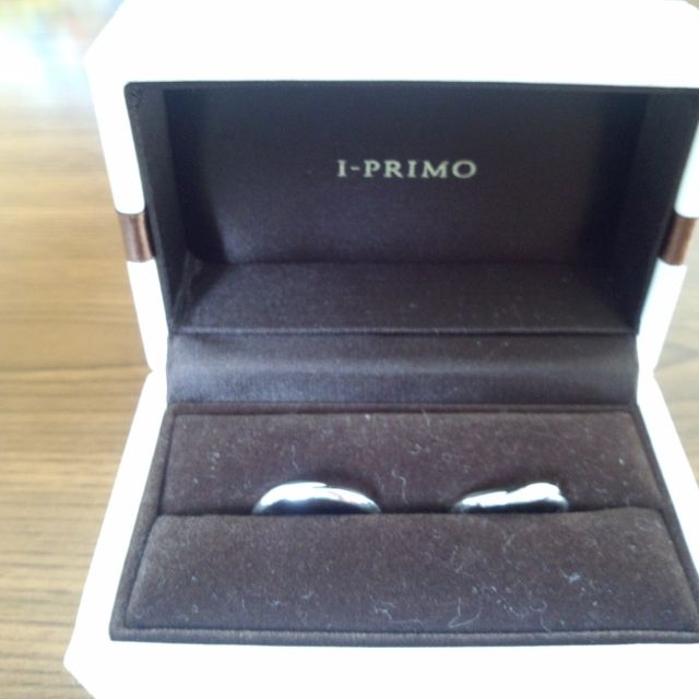 【アイプリモ(I-PRIMO)の口コミ】 デザインは、ややカーブがかった感じが良く、この指輪は指が長く見えるこ…