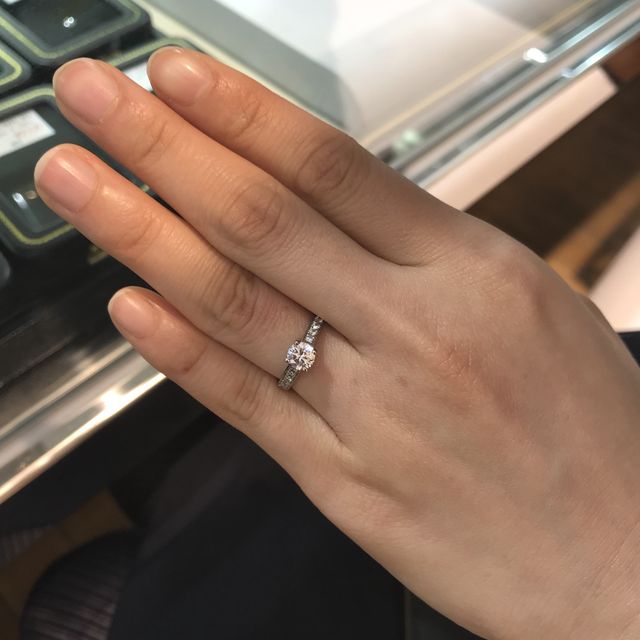 【GALA JEWELRY(ガラジュエリー)の口コミ】 価格とダイヤモンドの大きさが決め手です。他店で見積もってもらったダイ…