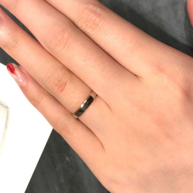 【ケイウノ ブライダル(K.UNO BRIDAL)の口コミ】 非常にシンプルなデザインですがしっかりとした存在感がありますし、裏地…