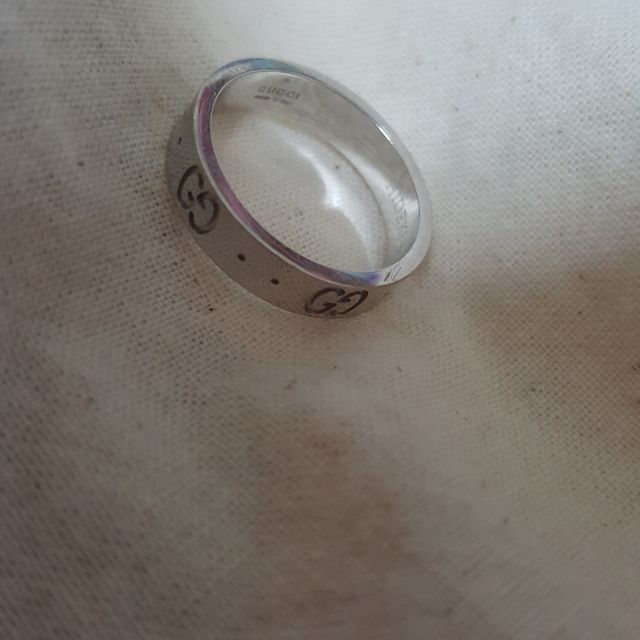 【グッチ(GUCCI)の口コミ】 決め手はデザインです！
もともとGUCCIが大好きで、大好きなGUCCIの指輪が…