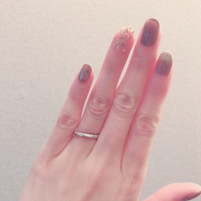 【銀座ダイヤモンドシライシの口コミ】 ダイヤモンドシライシさんの指輪は内側の面が少し中に入っているため、付…