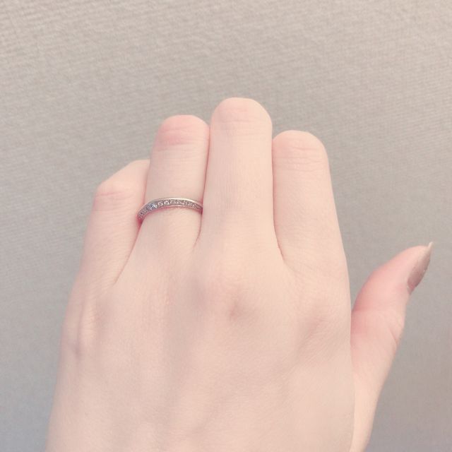 【銀座ダイヤモンドシライシの口コミ】 ダイヤモンドシライシさんの指輪は内側の面が少し中に入っているため、付…