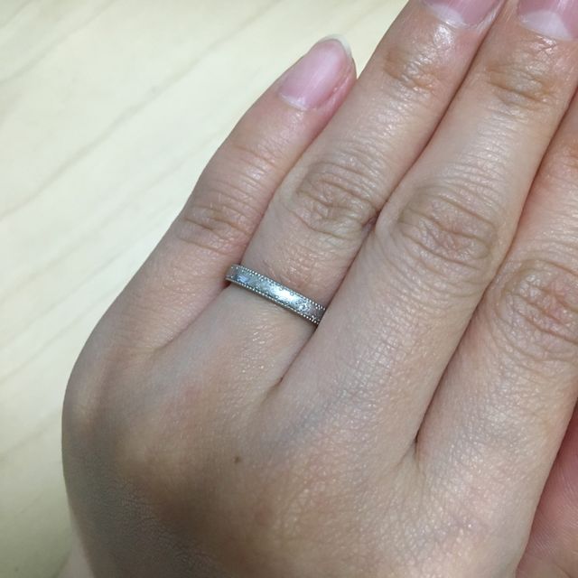 【エクセルコダイヤモンド(EXELCO DIAMOND)の口コミ】 元々飾りのないシンプルなデザインを探していましたが、こちらで色々拝見…