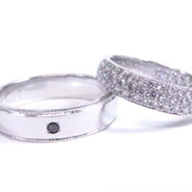 【アトリエ ルブエ 石の花の口コミ】 ブランド名よりも石そのものの輝きを重視したいと思い、
それならばノーブ…