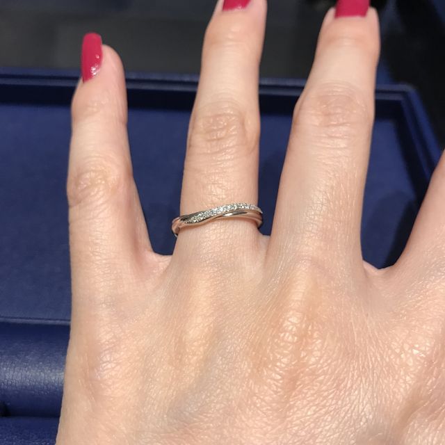 【銀座ダイヤモンドシライシの口コミ】 結婚指輪という事でつけ心地と普段使い出来るか、アフターサポートが充実…
