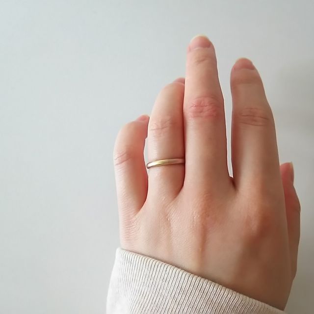 【mina.jewelry(ミナジュエリー)の口コミ】 定番のシルバーでツルツルした質感が苦手だったので、マットな質感や柔ら…