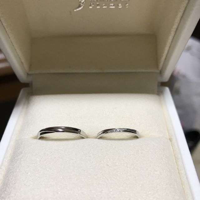 【1122 iifuufu bridal(いい夫婦ブライダル)の口コミ】 旦那のは太めの指輪でシンプルなデザインが良かったので模様は何もなく少…