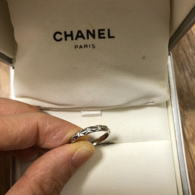 【シャネル(CHANEL)の口コミ】 リングの専門雑誌でたまたま見かけて、完全に一目惚れでした。
シャネルが…