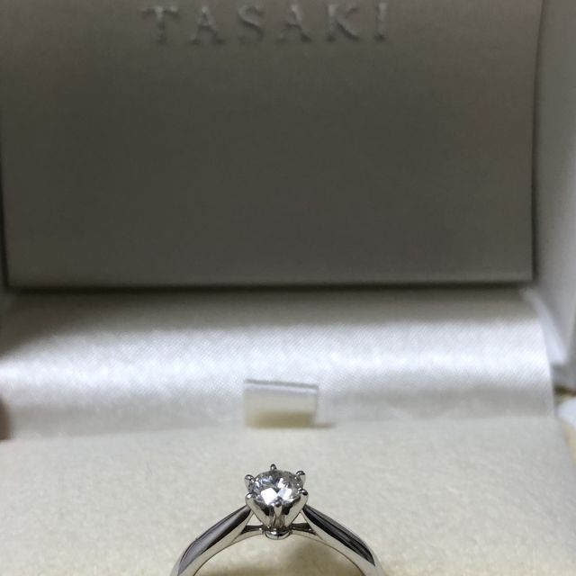 【TASAKI(タサキ)の口コミ】 もともと伝統的なエンゲージリングのデザインである立て爪6本のものを探し…