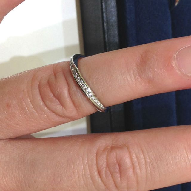 【4℃ BRIDAL(ヨンドシーブライダル)の口コミ】 実は最初に行ったときはもっと抑えた感じの仕事で着けても違和感のないデ…