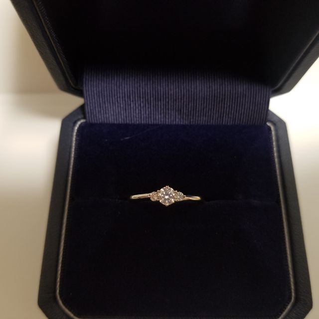 【銀座ダイヤモンドシライシの口コミ】 土台は自分の手に合うデザインを彼と一緒にひとつひとつじっくり選びまし…