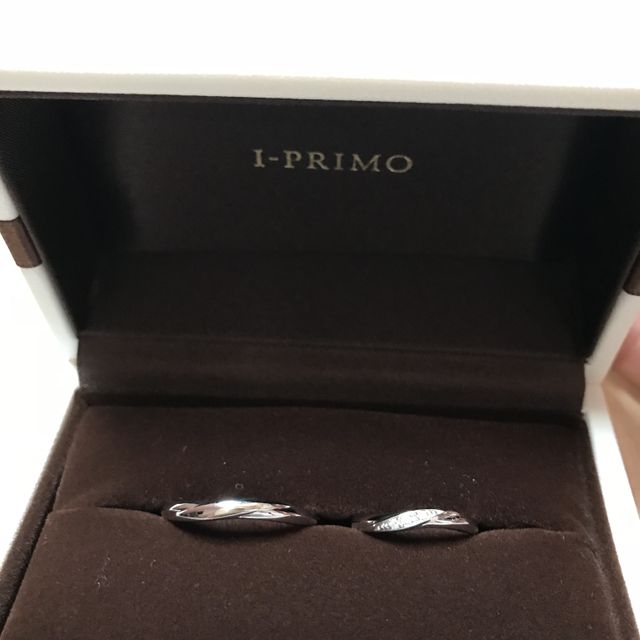 【アイプリモ(I-PRIMO)の口コミ】 シンプルだけど、女性の方には真ん中に小さなダイヤが付いていてとても綺…