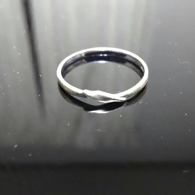 【ミルフローラ(Milluflora)の口コミ】 シンプルでつけ心地が良くて、軽くて気に入りました。肝心のお値段も妥当…