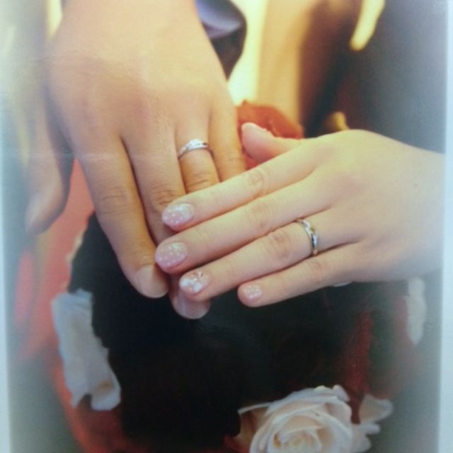【4℃ BRIDAL(ヨンドシーブライダル)の口コミ】 ストーンがついていないもので、指が少しでもきれいに見えるものを探して…
