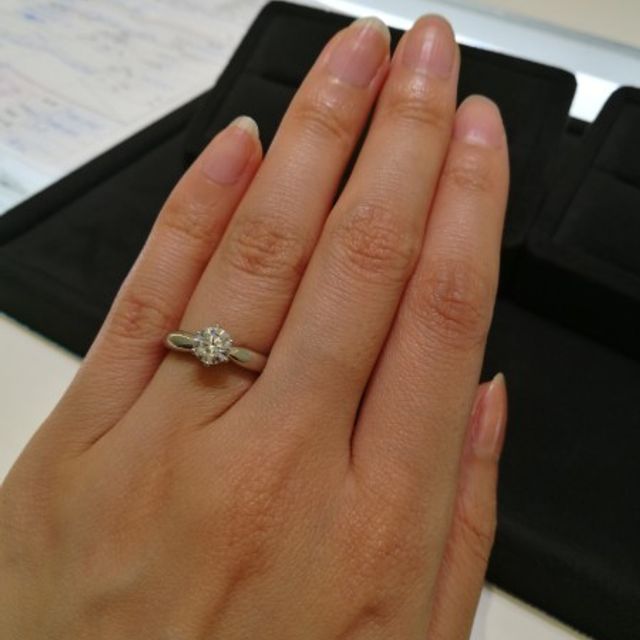 【GALA JEWELRY(ガラジュエリー)の口コミ】 ダイヤモンドは、0.5カラット以上を希望していたので、予算と相談しながら…