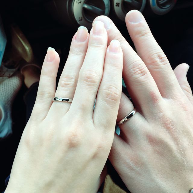 【カオキ　ダイヤモンド専門卸直営店の口コミ】 丸みのついたシンプルにな指輪に一目惚れ！厚みがあって高級感が出てとて…