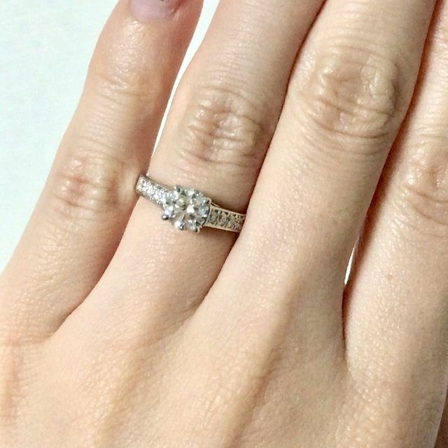 【GALA JEWELRY(ガラジュエリー)の口コミ】 他のブランドの指輪で気になっていたデザインに似たものと、パヴェリング…
