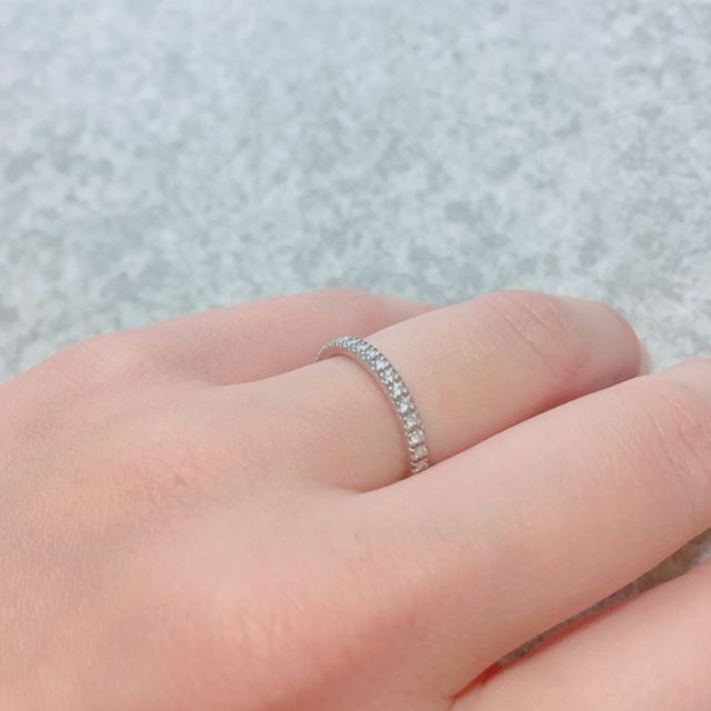 【BRILLIANCE+(ブリリアンスプラス)の口コミ】 普段使いが出来るリングを希望していました。
一粒ダイヤのエンゲージリン…