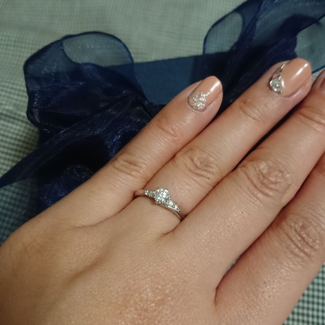 【銀座ダイヤモンドシライシの口コミ】 決めてはデザインでした。シンプルであり、ダイヤモンドのカットもエクセ…