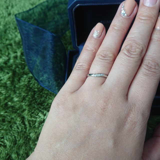 【銀座ダイヤモンドシライシの口コミ】 エンゲージリングのinoとかさねづけが出来るものを探していました。カタロ…