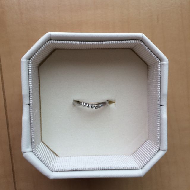 【4℃ BRIDAL(ヨンドシーブライダル)の口コミ】 エンゲージリングをストレートにしたのでマリッジリングもストレートにし…