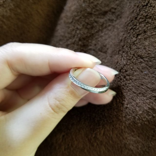 【アイプリモ(I-PRIMO)の口コミ】 女性用は華やかに(石がいっぱいでキラキラ)、男性用はシンプルに(石は無し…