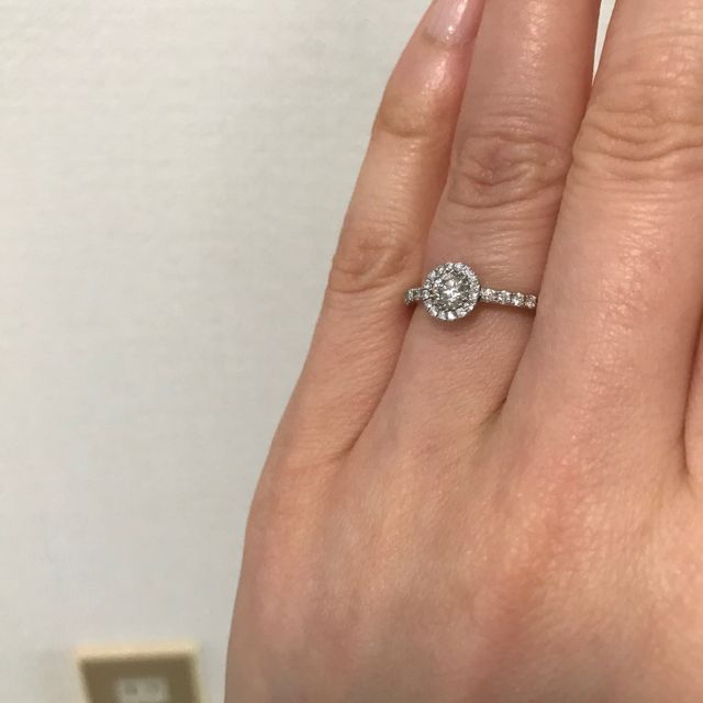 【JEWELRY  KAMATA(ジュエリーかまた)の口コミ】 【購入ポイント】
こちらで購入を決めたのは、自社工房があるせいか、婚約…