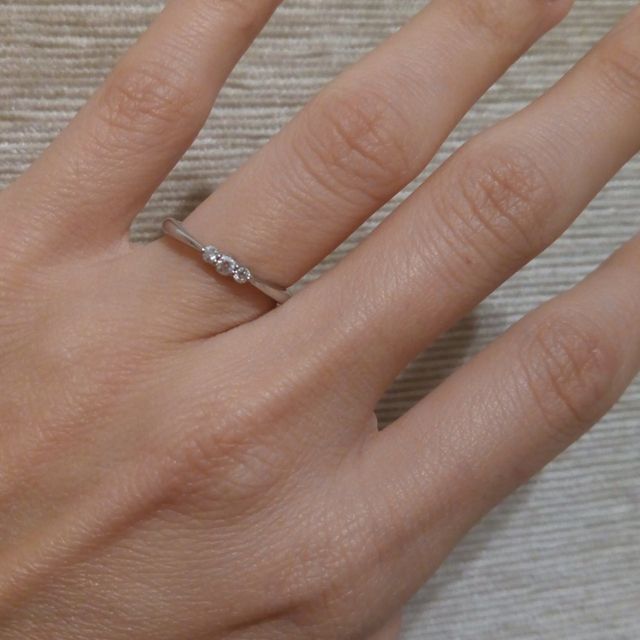 【銀座ダイヤモンドシライシの口コミ】 ストレートタイプを探していました。
こちらはシンプルなデザインで、とて…