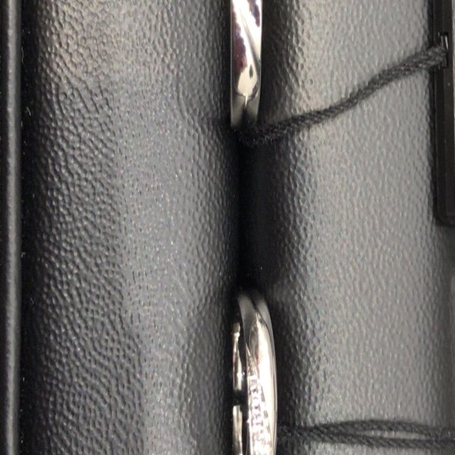 【ラザール ダイヤモンド(LAZARE DIAMOND)の口コミ】 鍛造製法なので作りがしっかりしています。
重厚感があってインパクトがあ…