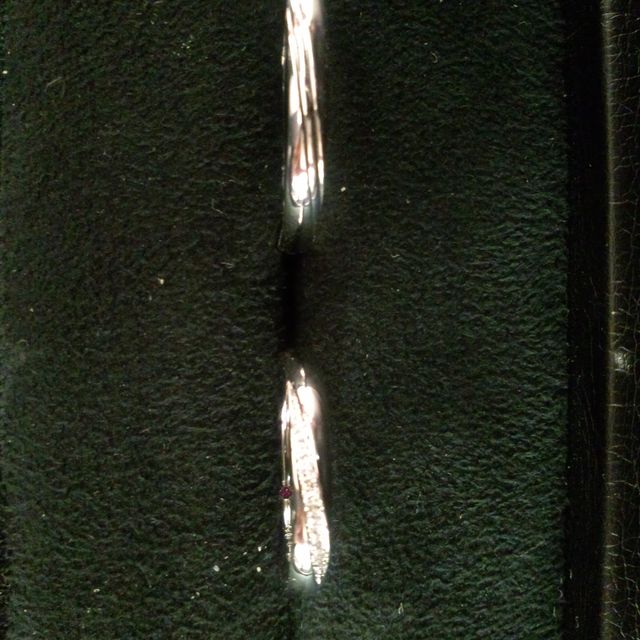 【PILOT BRIDAL(パイロットブライダル)の口コミ】 女性の指輪はダイヤ入り、男性の指輪は付け心地の良いものを探していて、…