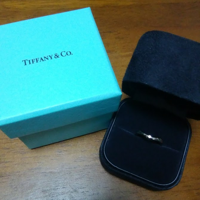 【ティファニー(Tiffany & Co.)の口コミ】 手が小さく指が細いため、ウェーブのデザインに決めていました。TIFFANYの…