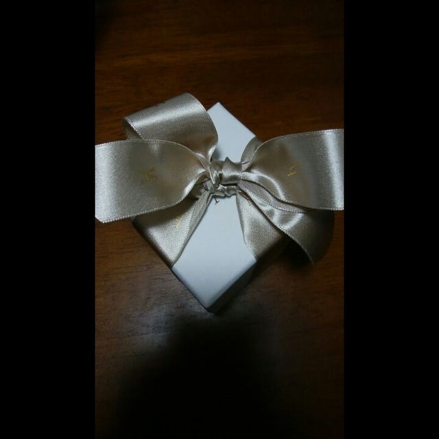 【ヴァンドーム青山(VENDOME AOYAMA)の口コミ】 光沢のある指輪がなかなか指に馴染まず、いくつかの店舗を回っていたとき…