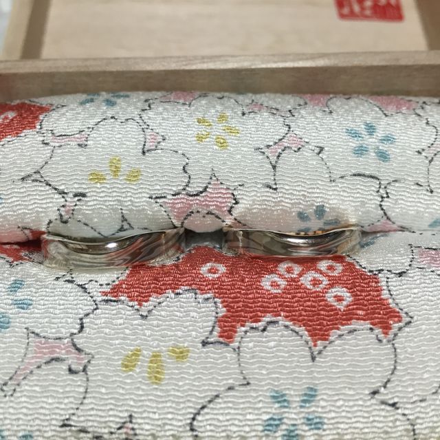 【杢目金屋(もくめがねや)の口コミ】 主人が和風のものにこだわりがあり、古くからの技法である木目金を使用し…