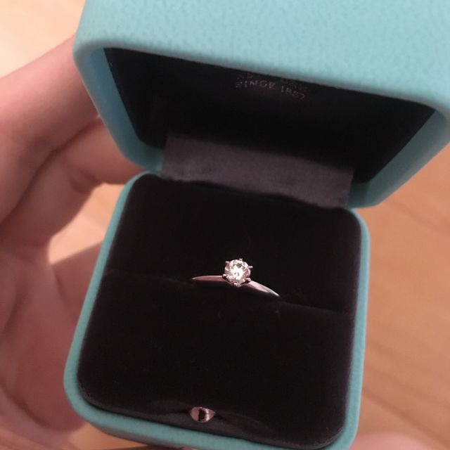 【ティファニー(Tiffany & Co.)の口コミ】 サプライズで頂きました。
以前からこんなのがいい、あんなのがいいと2人…