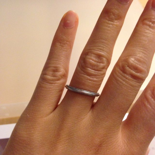 【ティファニー(Tiffany & Co.)の口コミ】 この指輪の決め手は、シンプルさの中に少しの個性がある点でした。
ダイヤ…