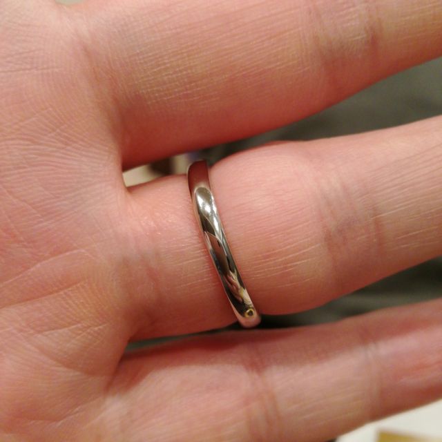 【銀座ダイヤモンドシライシの口コミ】 シンプルだけどキレイだった。
光沢が良かった、普段からつけていても、飽…