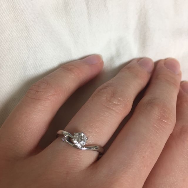 【アイプリモ(I-PRIMO)の口コミ】 フレームのデザインがU字型で指を綺麗に見せてくれるところが気に入りまし…