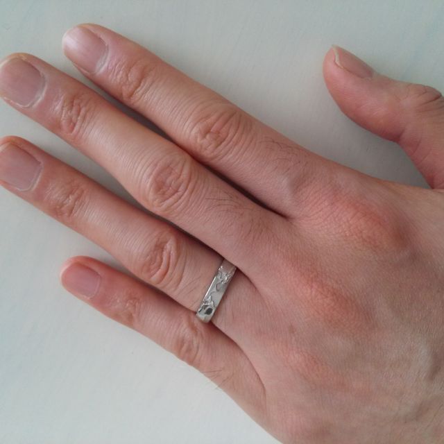 【HASUNA(ハスナ)の口コミ】 ストーリーのある指輪だったからで、他にそういう指輪がないからです。自…