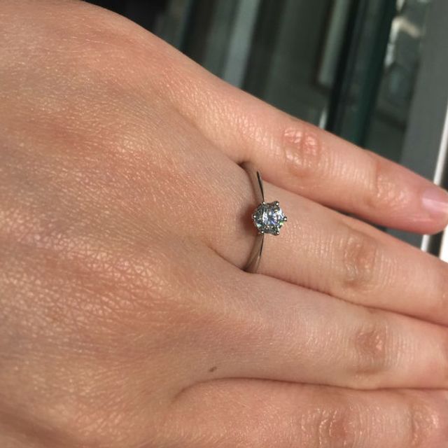 【アイプリモ(I-PRIMO)の口コミ】 個人的な好みがシンプルなものであり、婚約指輪でもあるためシンプルなデ…