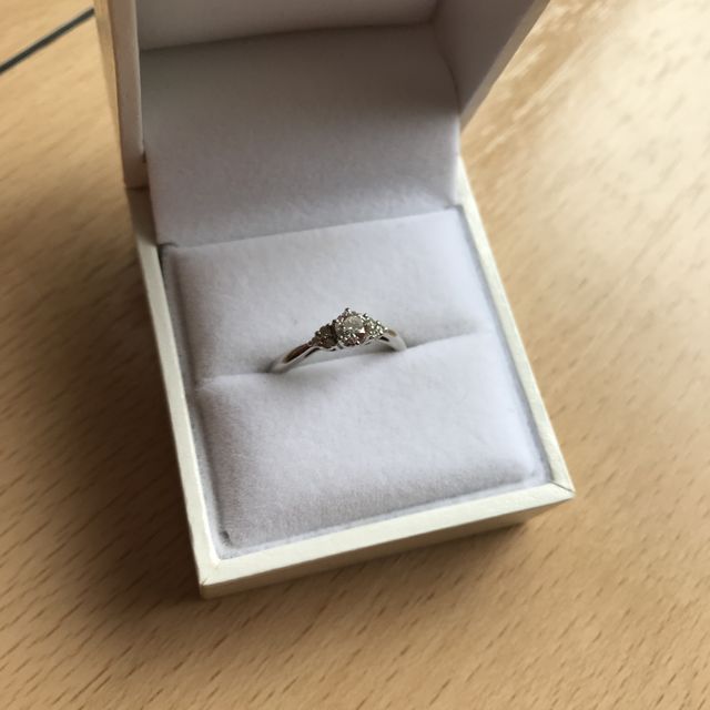 【ギンザタナカブライダル(GINZA TANAKA BRIDAL)の口コミ】 旦那様が1人で買いに行ってくれたものです。とても可愛らしいデザインで気…