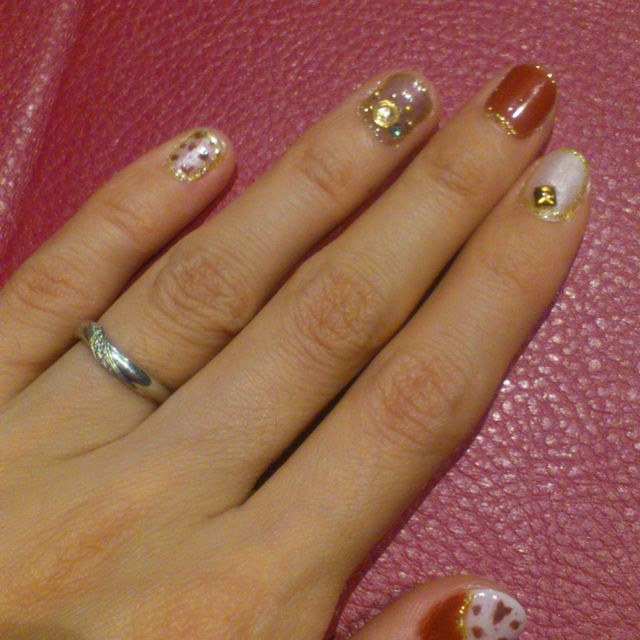 【Something Blue(サムシングブルー)の口コミ】 細身でそれでも存在感があるタイプを探していました。
ダイヤの入り方と２…