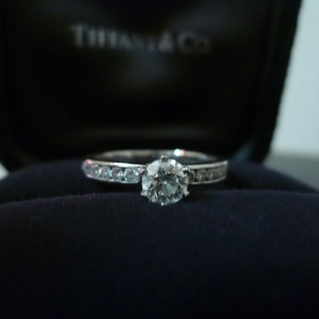 【ティファニー(Tiffany & Co.)の口コミ】 ブルガリのグリフ、コロナ、マリーミーなども候補に上がりました。
「一粒…