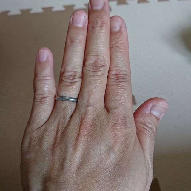 【WAKO BRIDALの口コミ】 シンプルで何にでも合わせやすいデザインと、男性でもキラキラしすぎてい…