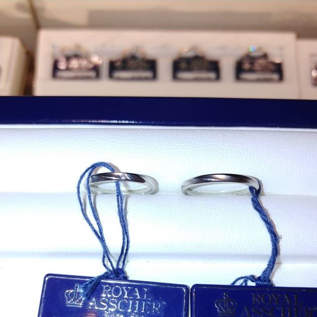 【ROYAL ASSCHER(ロイヤル・アッシャー)の口コミ】 デザインと付け心地です。
ありそうでない、上品で素敵なデザインが夫婦と…