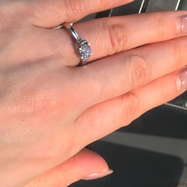 【エクセルコダイヤモンド(EXELCO DIAMOND)の口コミ】 指輪のデザインよりもダイヤモンドの質を重視して探していた所、こちらの…